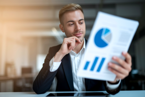 professionnel-bureau-document-graphes